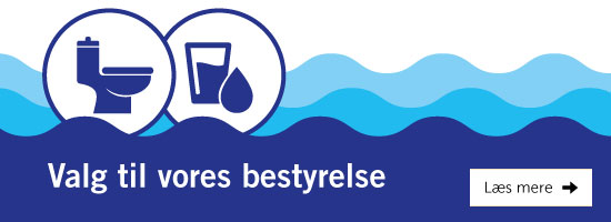 Grafik af et toilet og et glas vand i hver deres cirkel der står oven på blå bølger med teksterne 